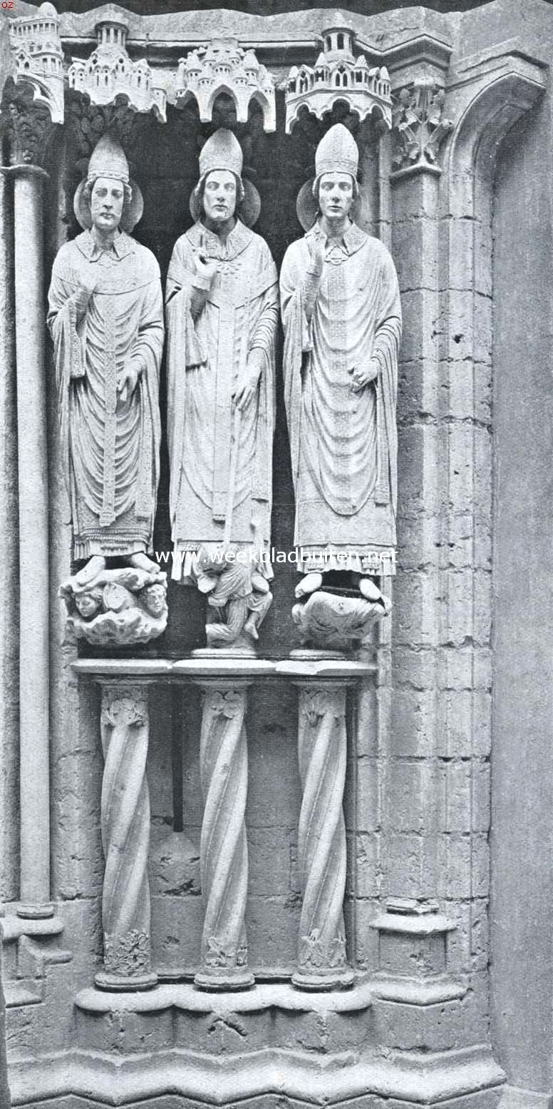 De kathedraal van Chartres. Groep heiligenbeelden van een der portieken (dertiende eeuw) 1