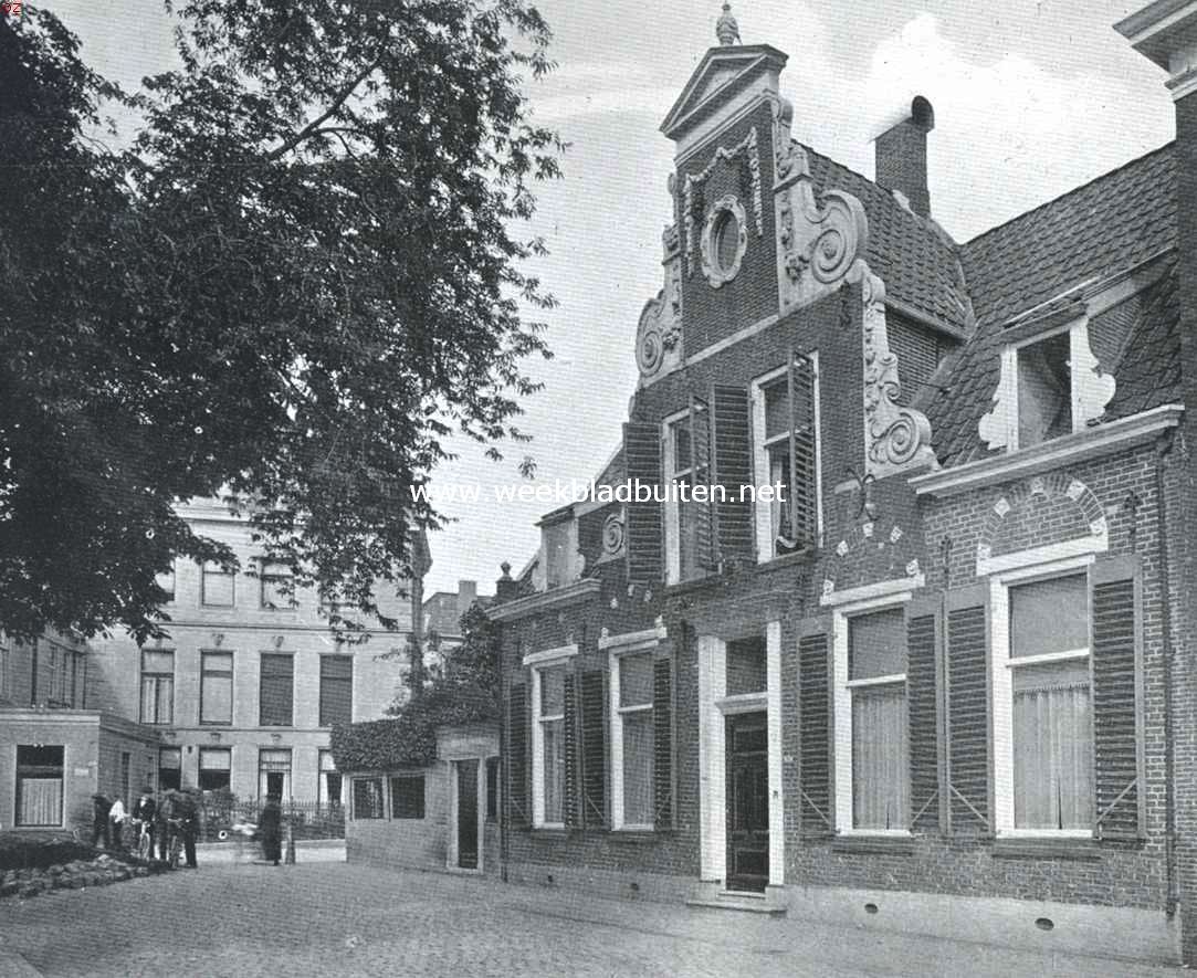 Fraaie gevels te Groningen. Huis aan het Martinikerkhof te Groningen
