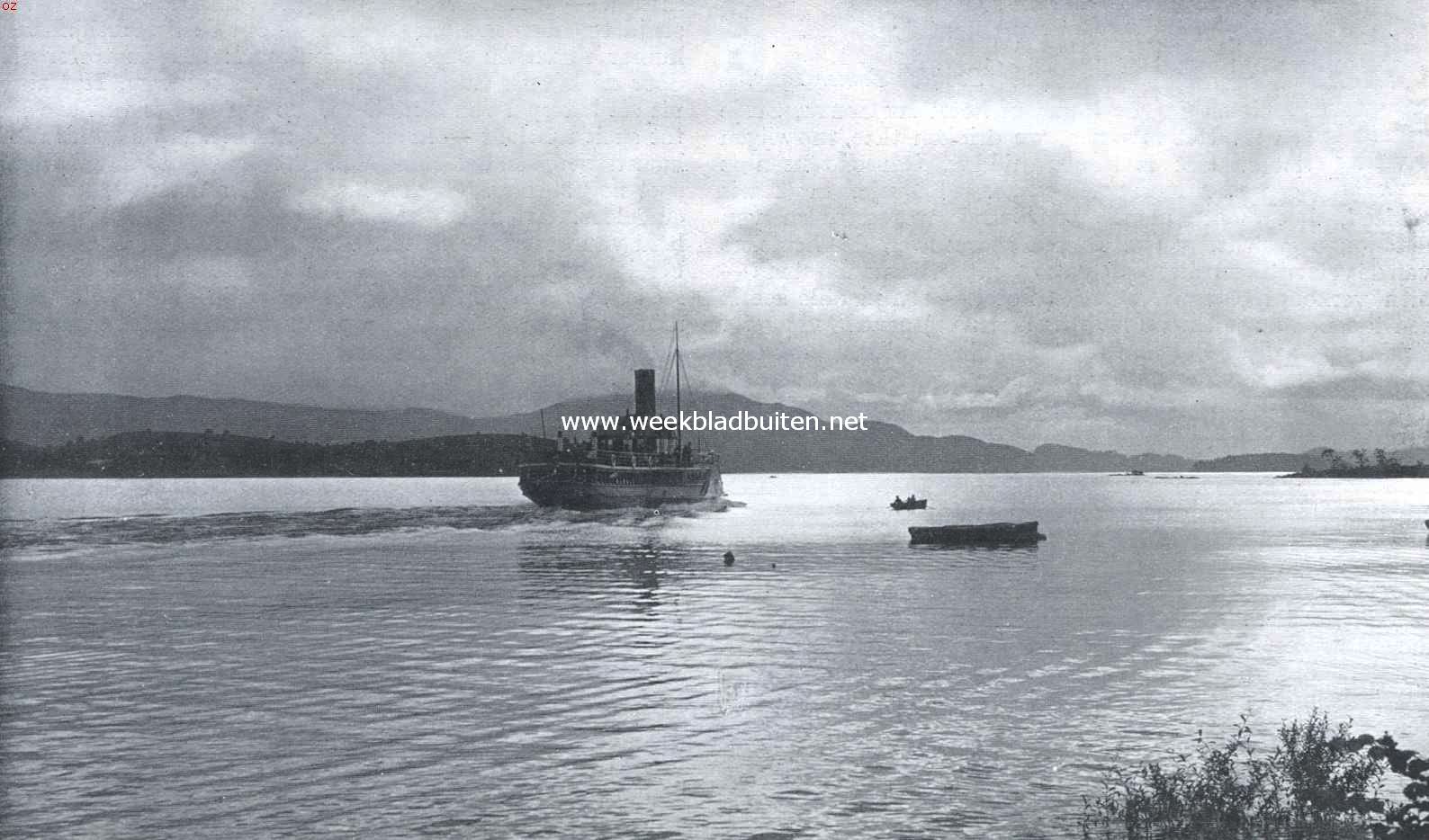 Snapshots uit Schotland. Gezicht van de pier te Luss op het Loch Lomond