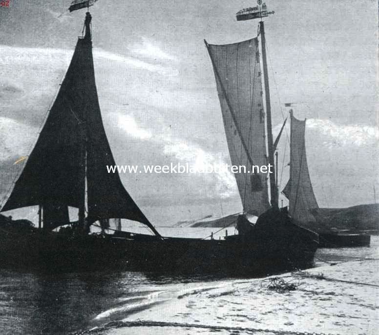 Die Wste am Meer. Visschersbooten bij Pillkoppen, op den achtergrond de wanderdnen