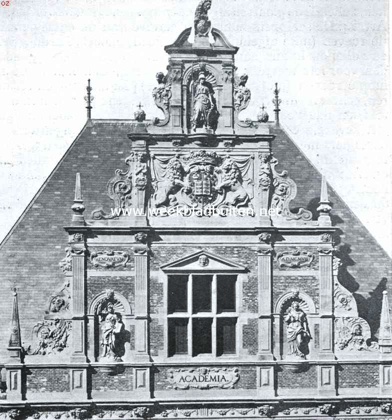 Midden topgevel van het Groningsche Academiegebouw