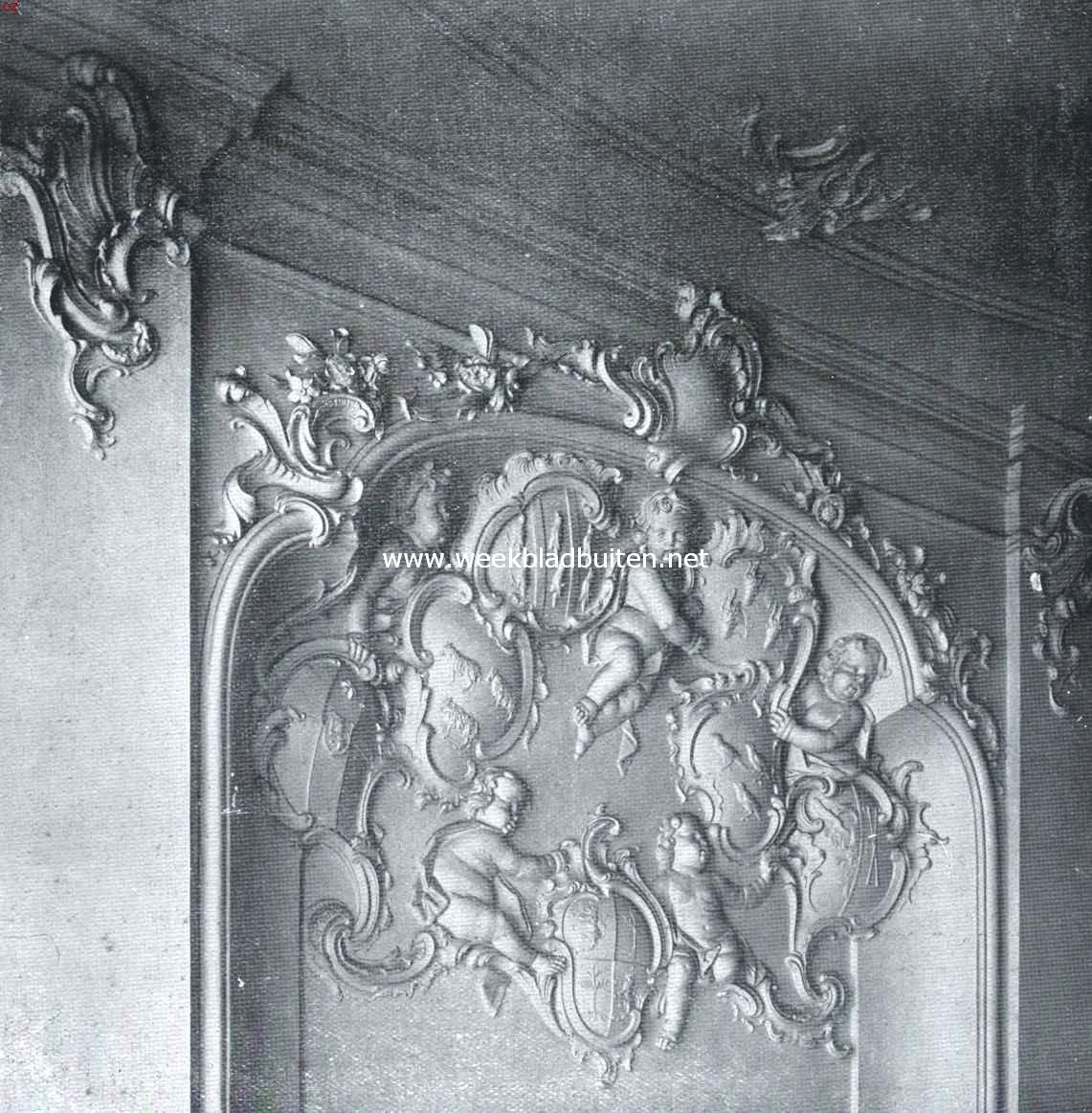 De Fundatie der Vrouwe van Renswoude te Delft. Stucwerk in de gang