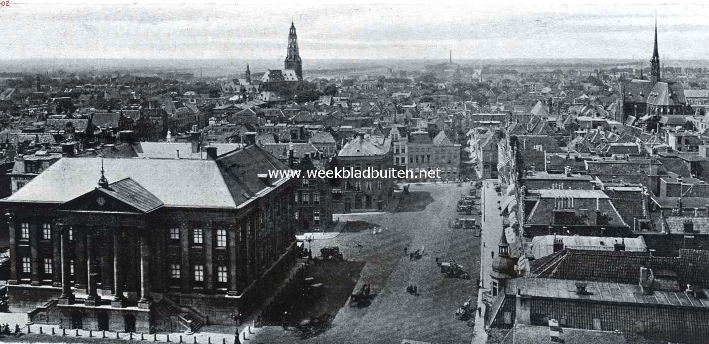 Groningen. Panorama van Groningen, van den Martinitoren gezien. Op den voorgrond het stadhuis