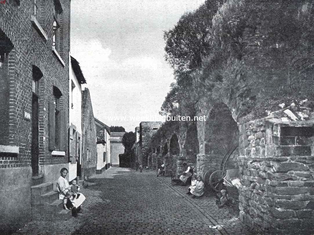 Oud-Maastricht. Lang Grachtje met gedeelte van den stadsmuur uit 1229