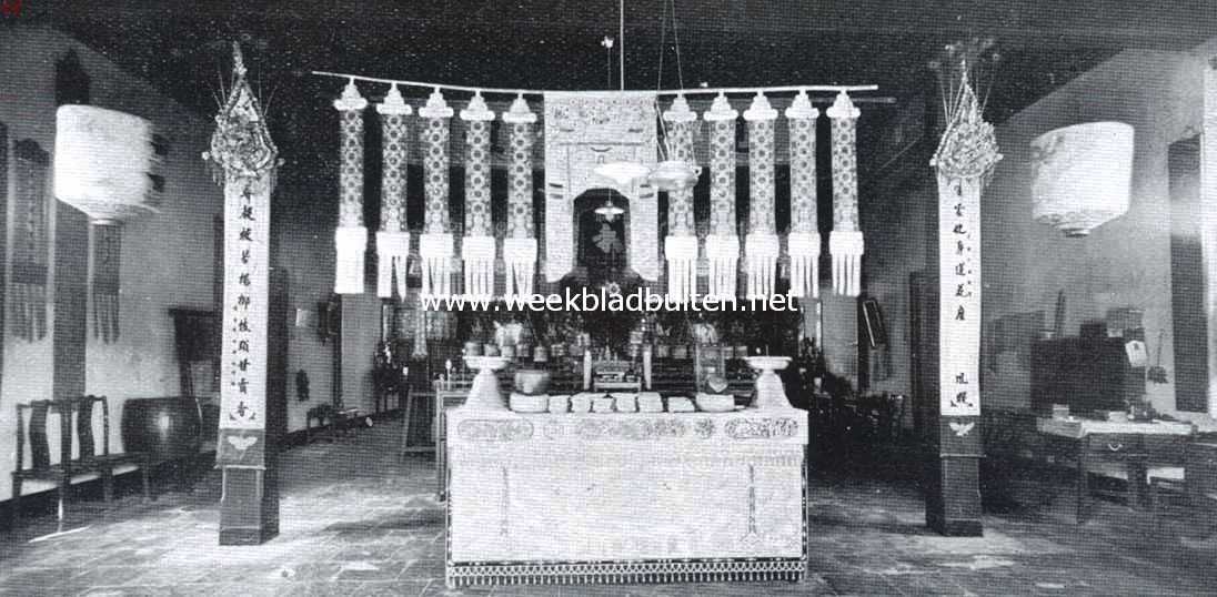 In en om Batavia en Weltevreden. Interieur van een Chineeschen tempel in de nabijheid van Pasar Glodok