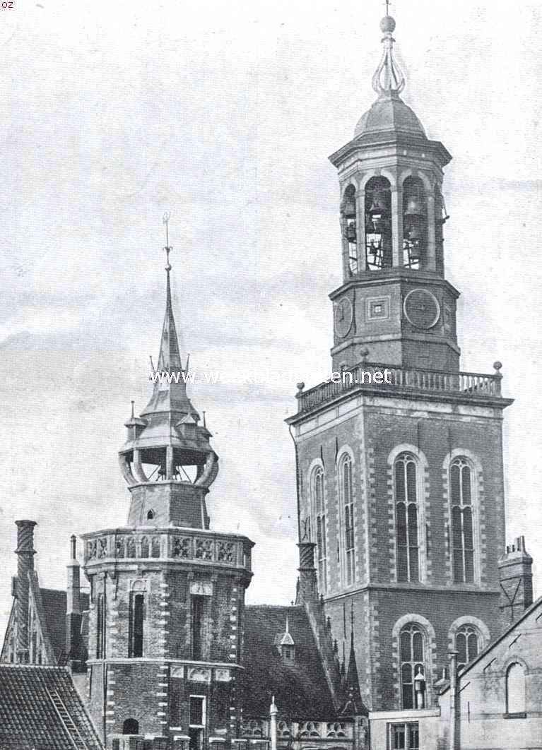 De Nieuwe Toren te Kampen. Links de Schepentoren van het Stadhuis