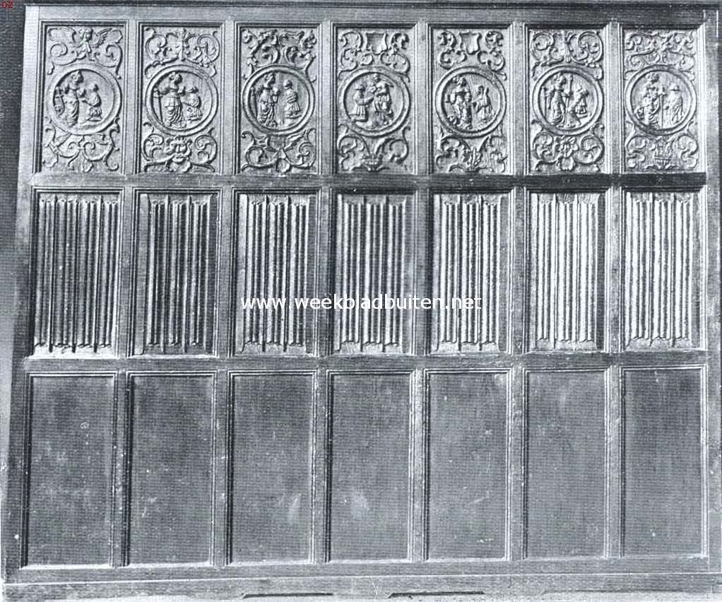 De St. Maartenskerk te Tiel. Fraai besneden wandbetimmering met voorstellingen van zes episoden uit het leven der H. Katharina. In het midden de H. Maagd met het kindeke Jezus