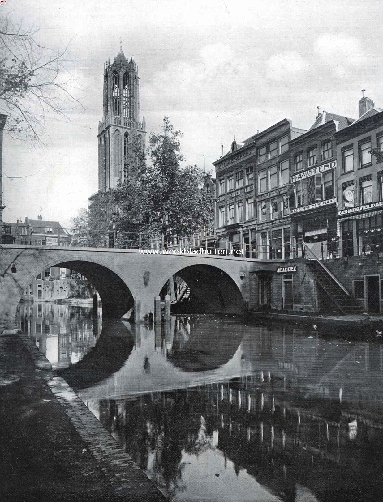 Utrecht. De Oude Gracht nabij de Maartensbrug