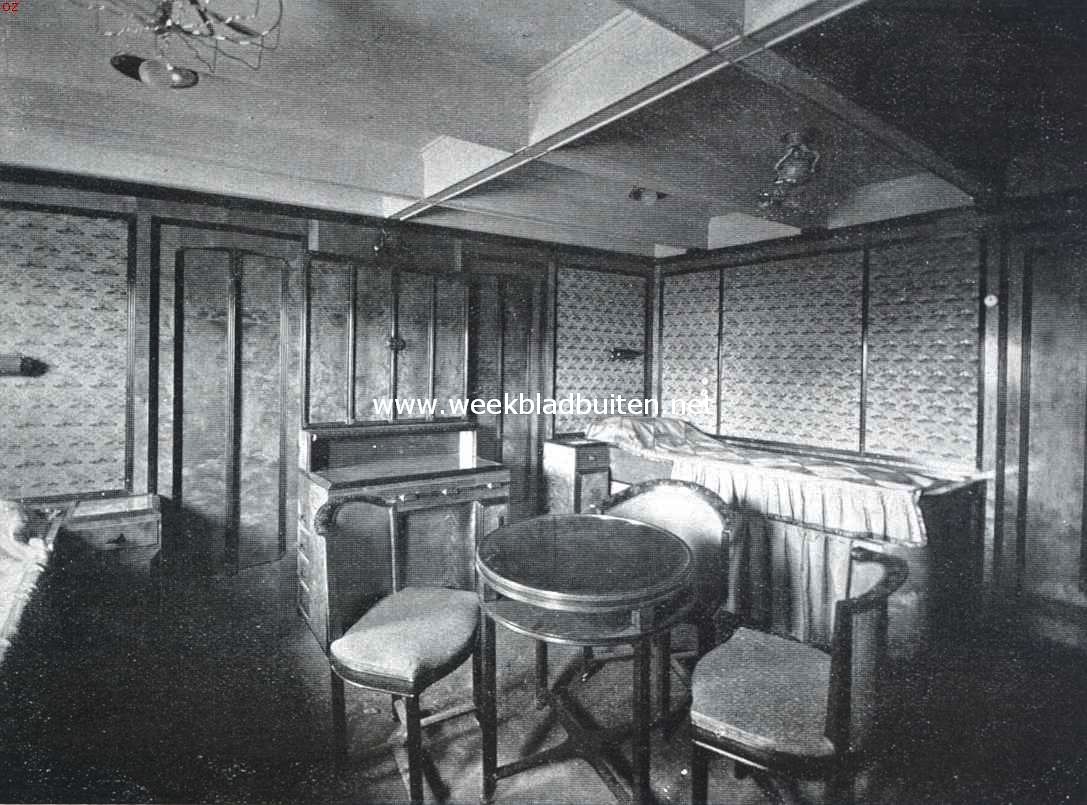 De P.C. Hooft, luxe-hut, uitgevoerd in licht gepolitoerd kersenhout, afgezet met paslissanderhout