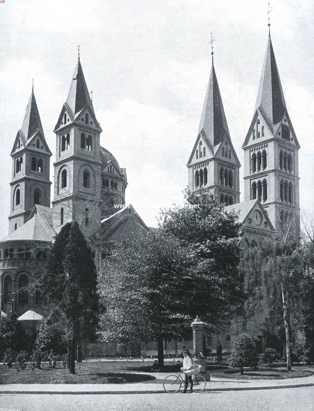 De Maria Munsterkerk te Roermond, gezien van het Noordoosten