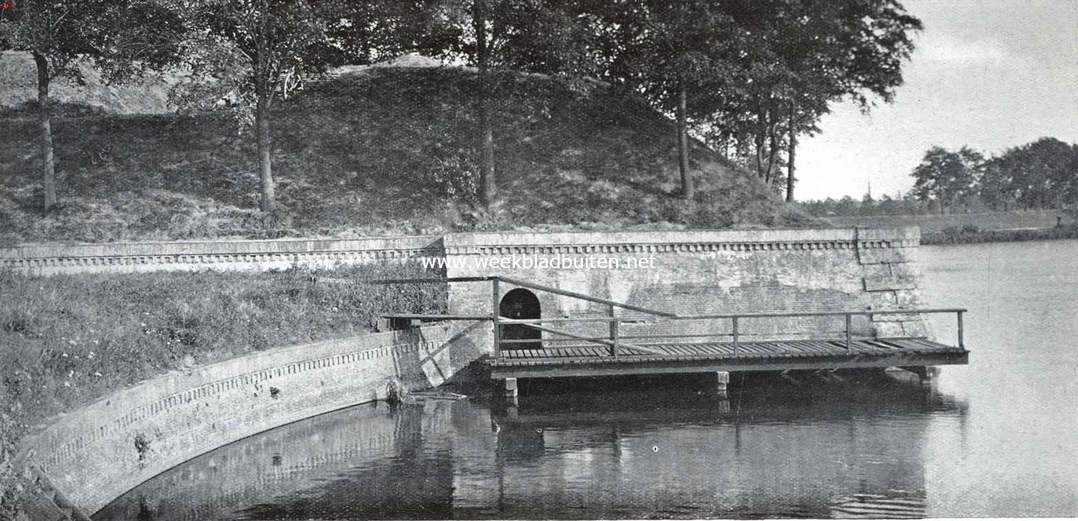 Naarden's vestingwerken. Gedeelte van bastion Promers aan de binnenvestinggracht