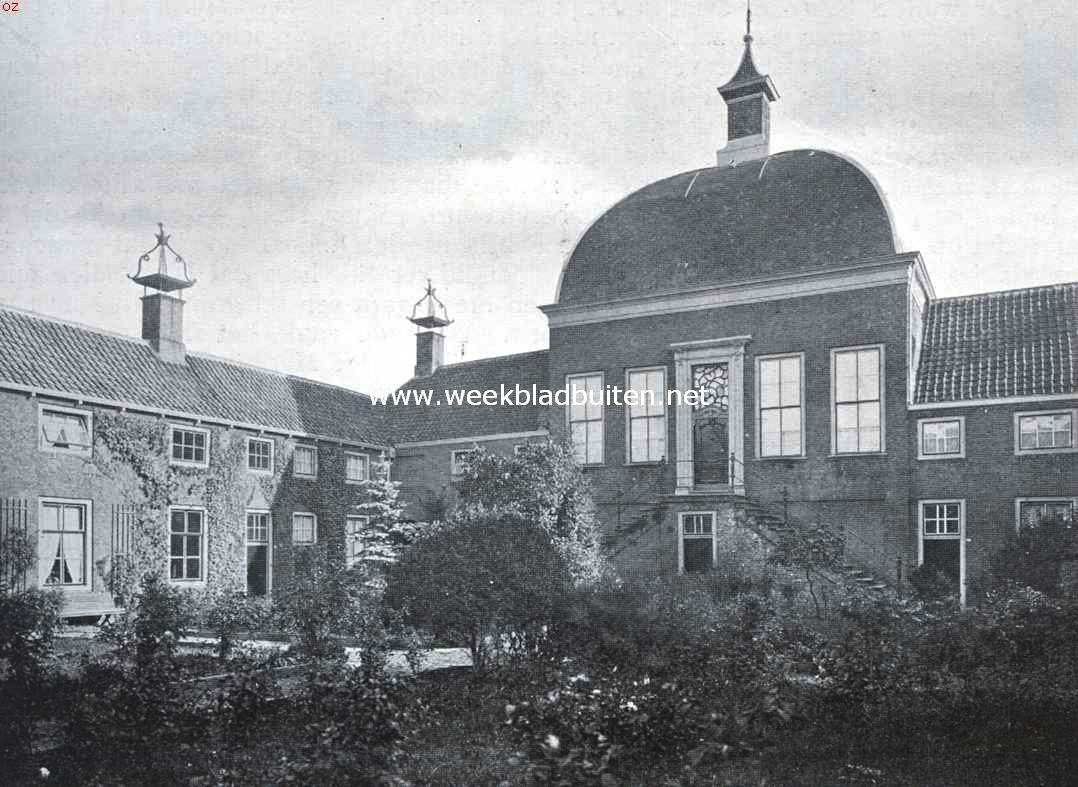De binnenplaats van het hofje van mevrouw Van Aarden te Leerdam