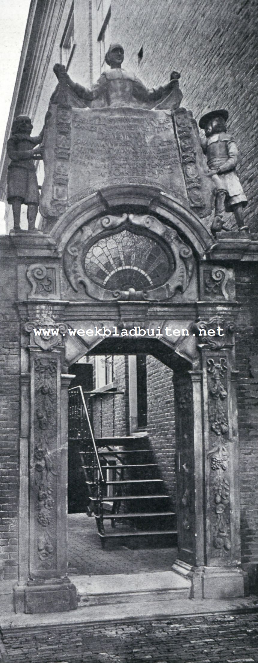 Het Old-Burger- en het Nieuw-Stads-Weeshuis te Leeuwarden. Poortje van het Old-Burgerweeshuis te Leeuwarden
