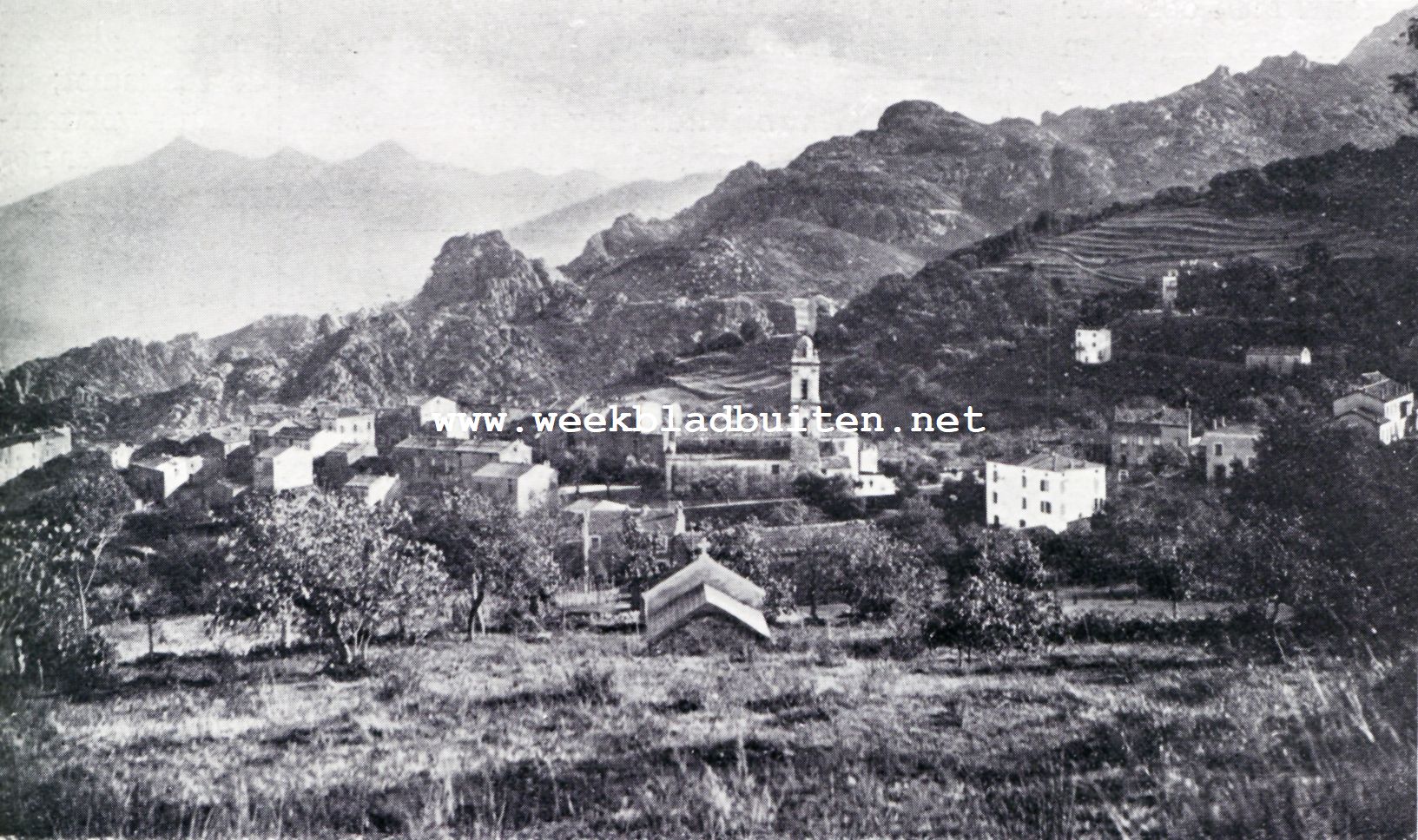 Corsica. Gezicht op Piana. Op den achtergrond de Calanques