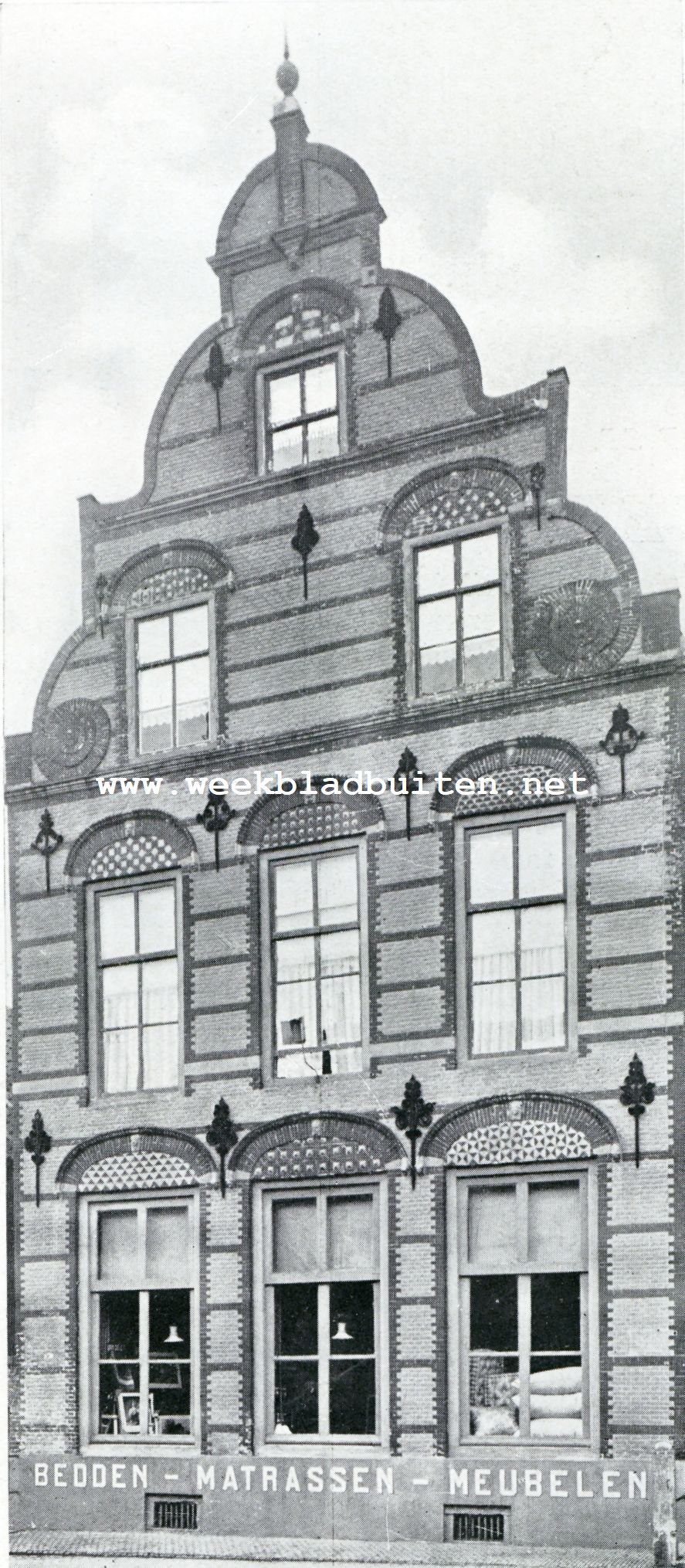 Heusden. Gevel aan de Hoofdstraat