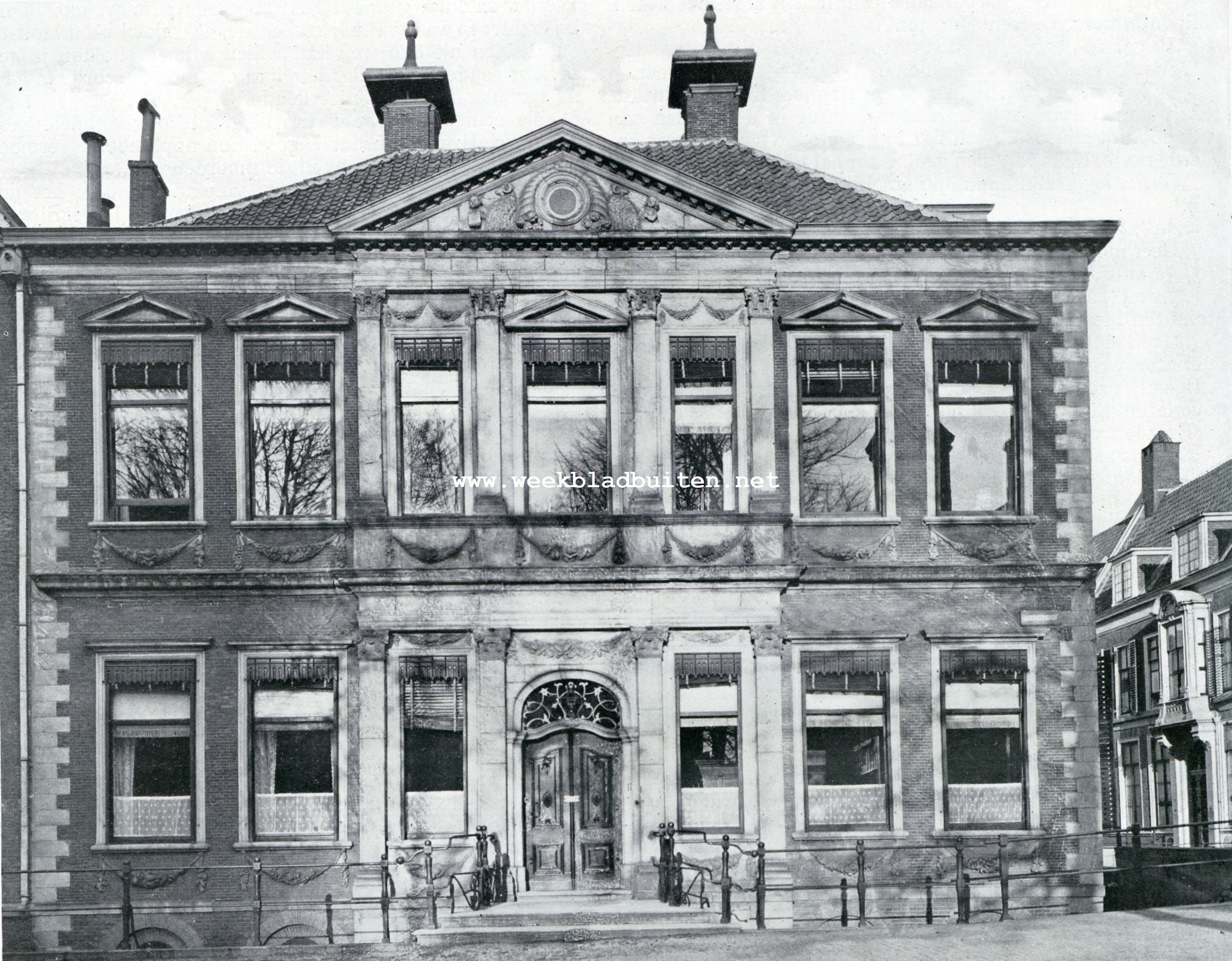 Het Huis Janskerkhof 13 te Utrecht, en zijn omgeving. Het Huis aan het Janskerkhof, hoek Drift, te Utrecht