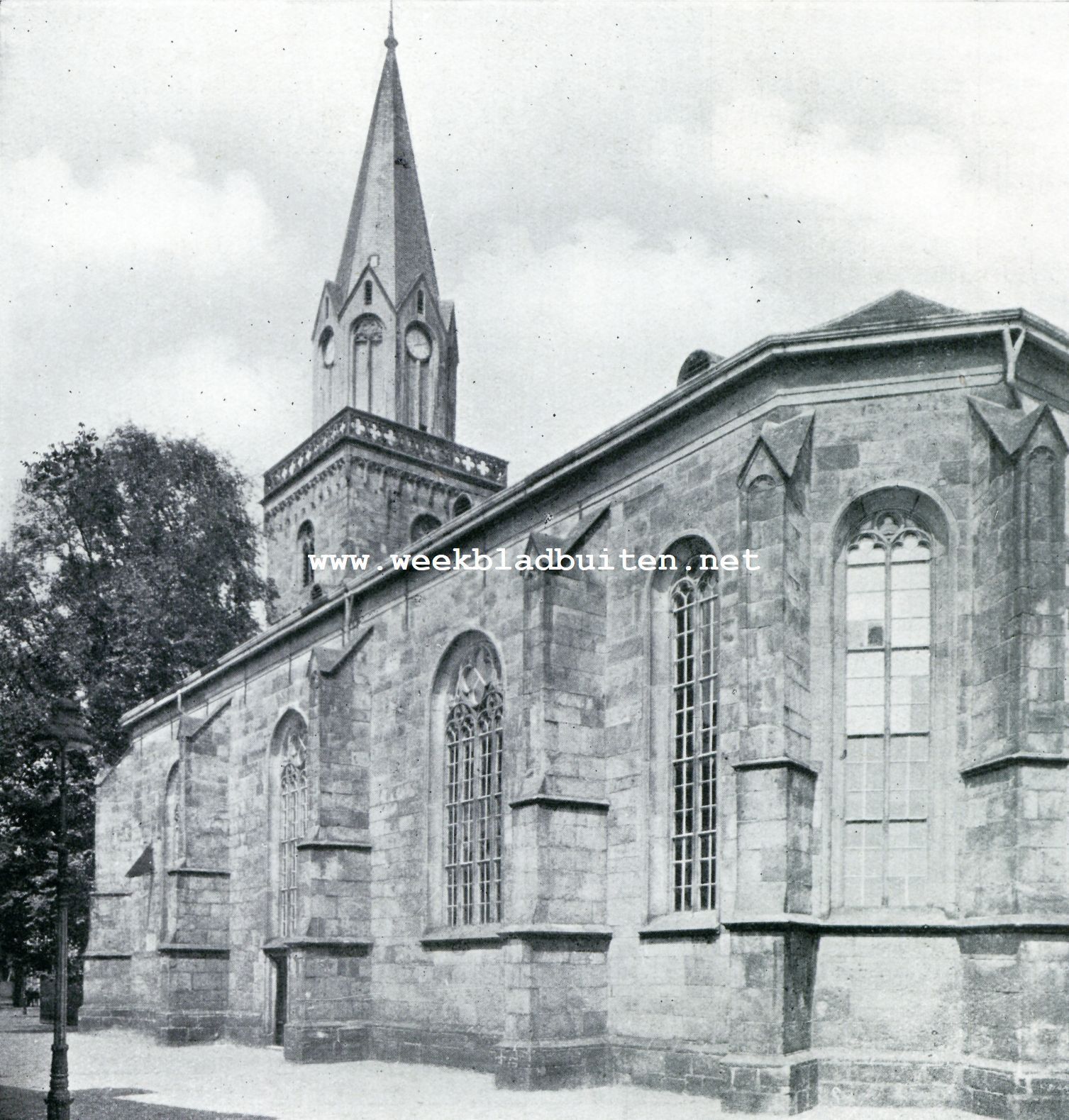 Kerk en Toren der Ned. Herv. Gemeente te Enschede. De Ned. Herv. Kerk te Enschede, gezien van het Zuidoosten