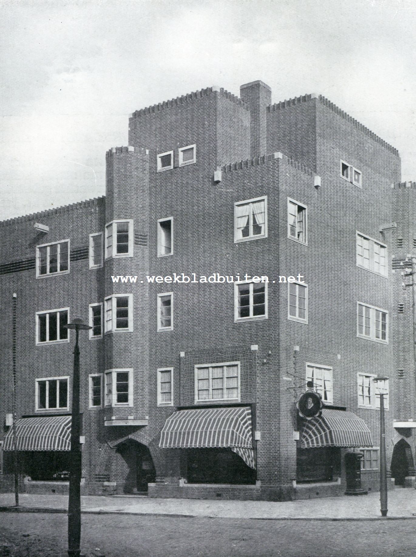 Een landelijke idylle onder den rook van Amsterdam. Hoekhuis in  