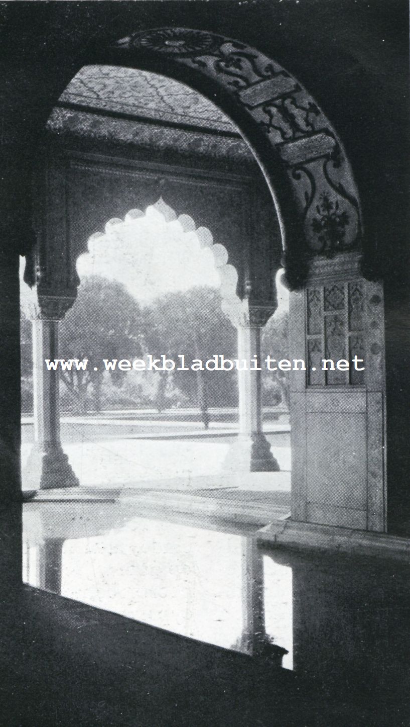 De oude tuinen der Groot-Mogols. Gezicht uit Shah Jahans marmeren paleis te Dehli op den Mogoltuin