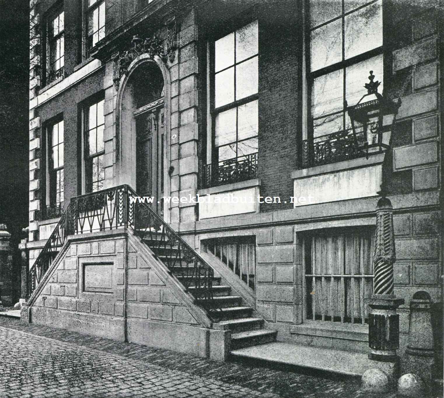 Oud Schiedam. Gevel van een huis aan de Lange Haven, waar sinds 1908 het Kantongerecht is gevestigd