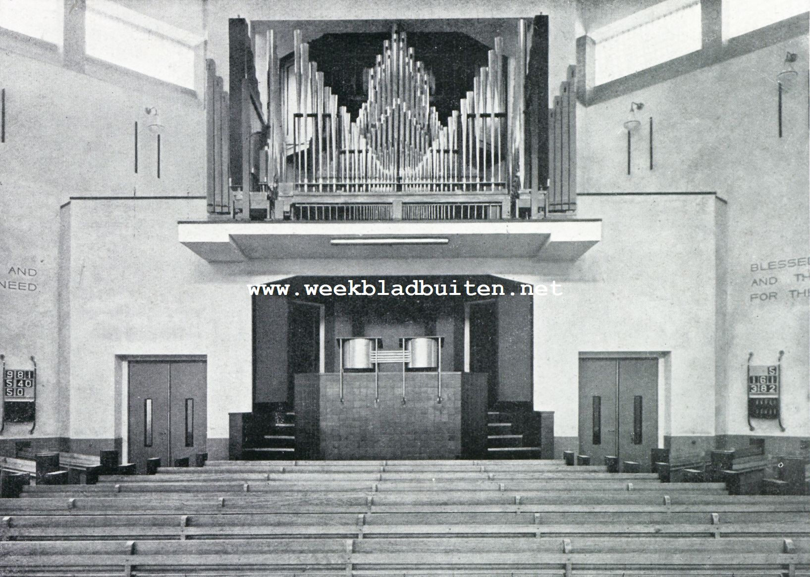 De kerk van Christian Science te 's-Gravenhage. Gezicht op het spreekgestoelte en het orgel