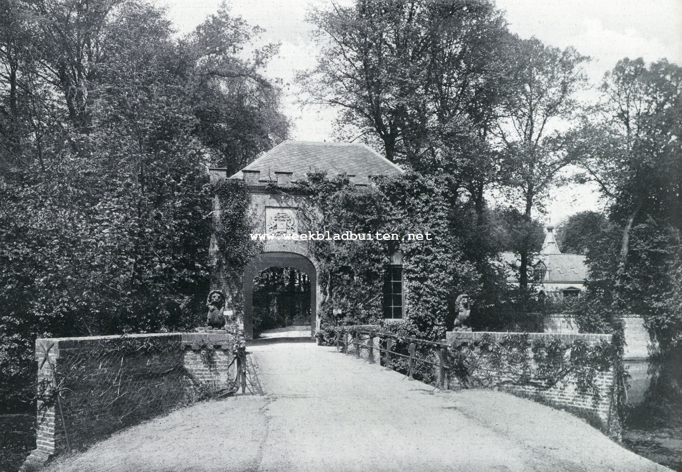 Kasteel en Heerlijkheid Soelen. De buitenzijde der slotpoort van het Kasteel Soelen