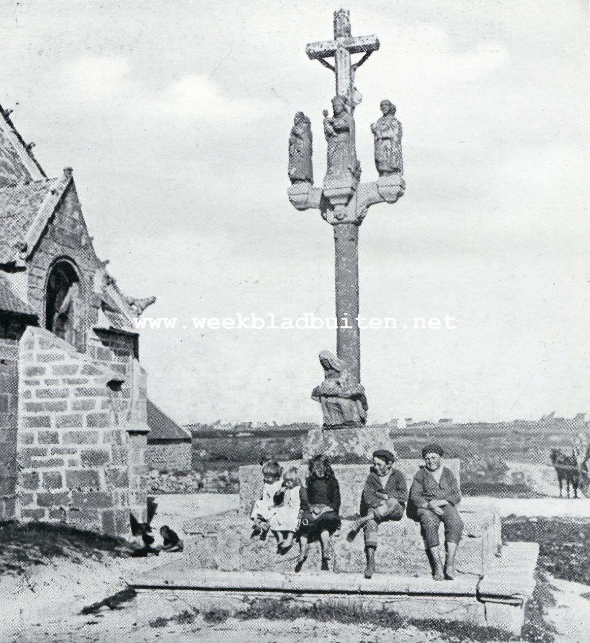 De zegening van de zee in Bretagne. Bretonsche calvarieberg
