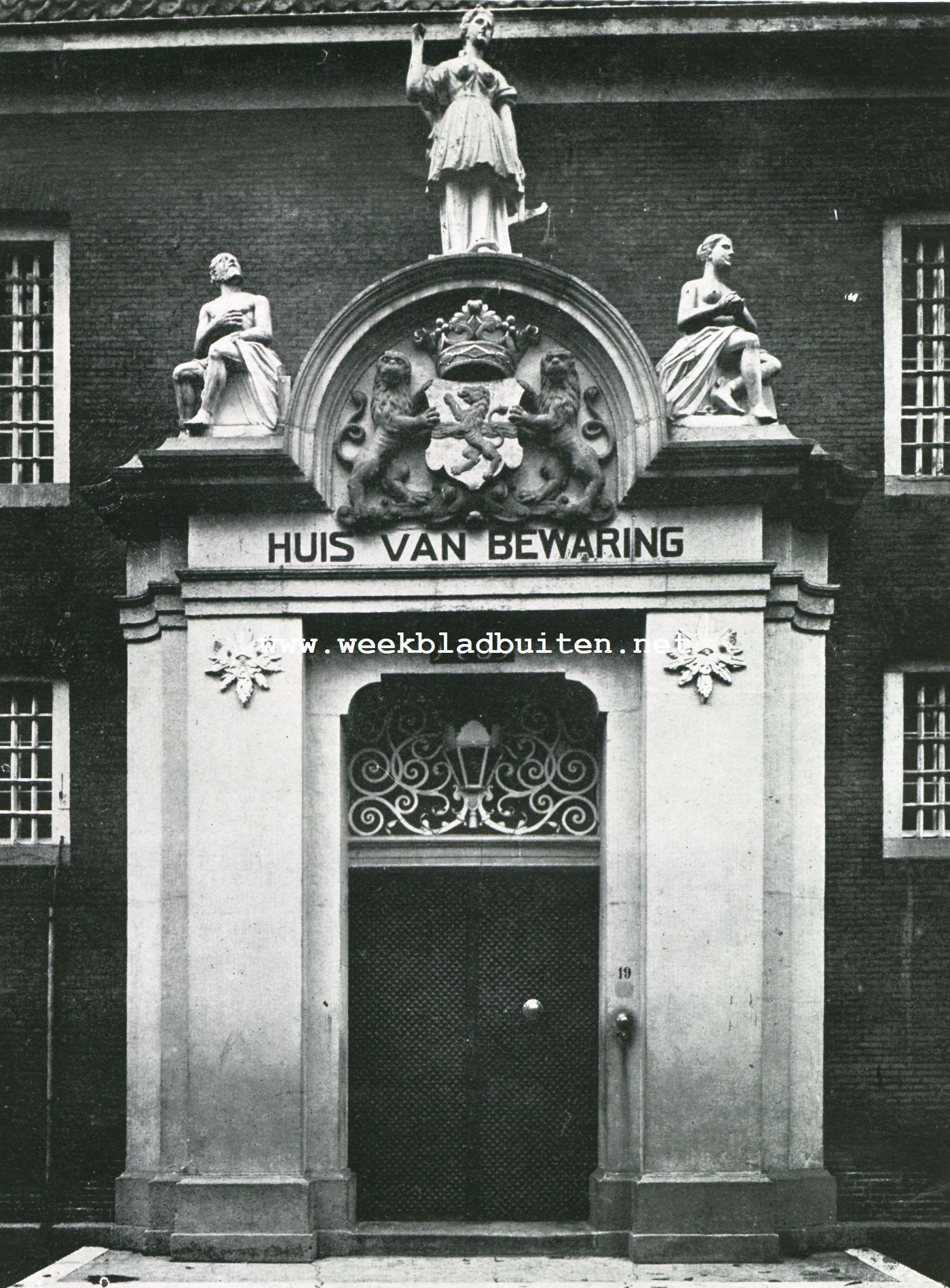 Het huis van bewaring, of het vroegere provinciale tucht- of spinhuis te Zwolle. Poort van het Huis van Bewaring te Zwolle