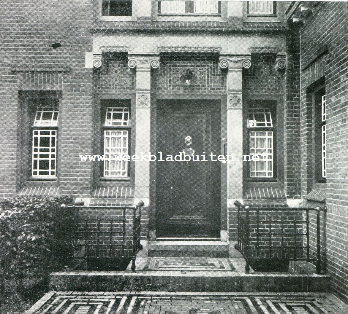 De ontwikkelingsgeschiedenis van het Hollandsche landhuis. Ingang van het huis van Jan Veth te Bussum