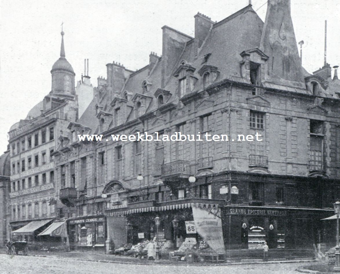Le Marais en La Place des Vosges te Parijs. Het Htel de Sully tusschen de Rue Saint-Antoine en de Place des Vosges