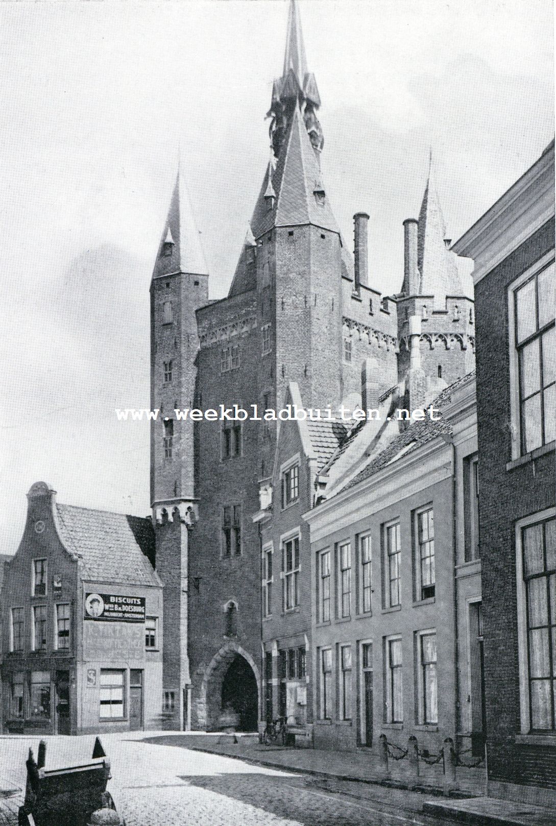 Oude poorten bij Zwolle. De Sassenpoort te Zwolle, binnenzijde, gezien van de Koestraat uit