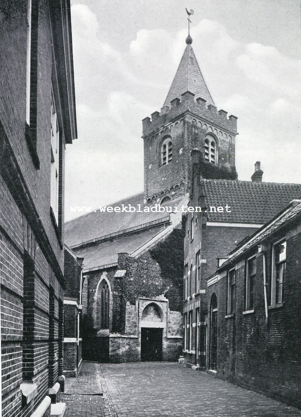 De Hervormde Kerk te Muiden, gezien van de Heerengracht aan de Vecht