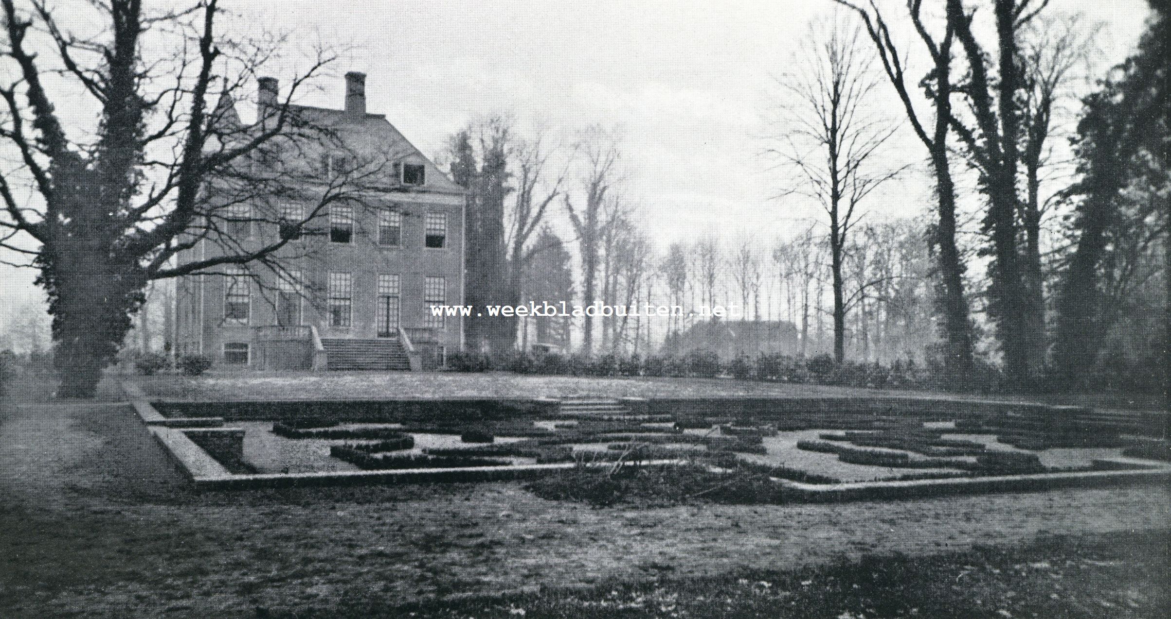 De parkarchitect Hugo A.C. Poortman. Broderie-parterre bij het Huis Verwolde. Voor het gebouw komt nog een monogram in buxus. Aanleg van Hugo A.C. Poortman
