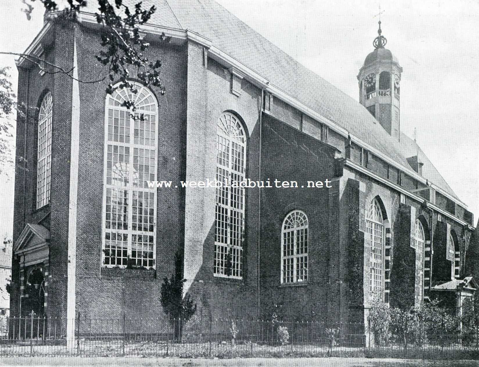 De Groote of St. Maartenskerk te Sneek. De Groote Kerk te Sneek, gezien van het Zuidwesten