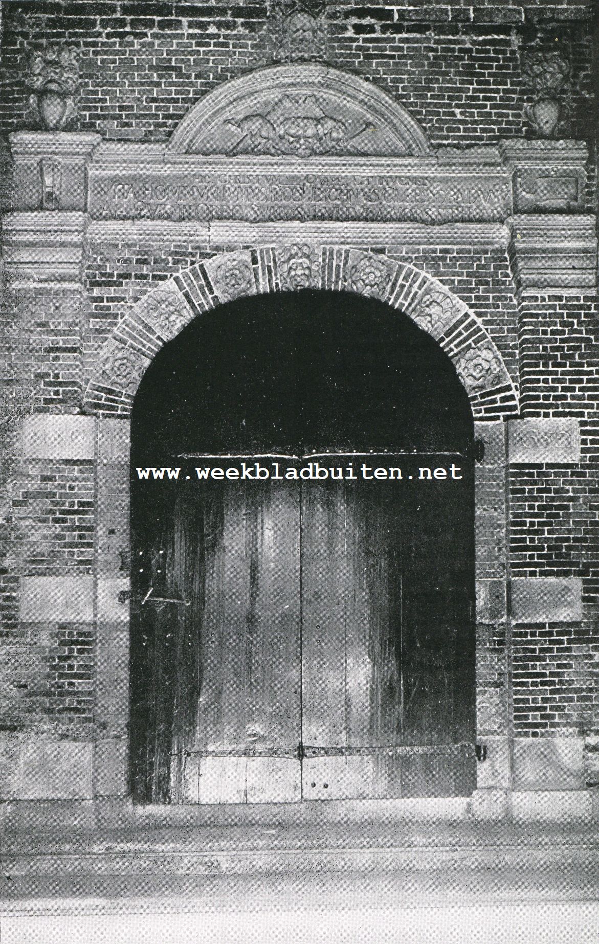 De Groote of St. Maartenskerk te Sneek. Poort in het koor der Groote Kerk te Sneek