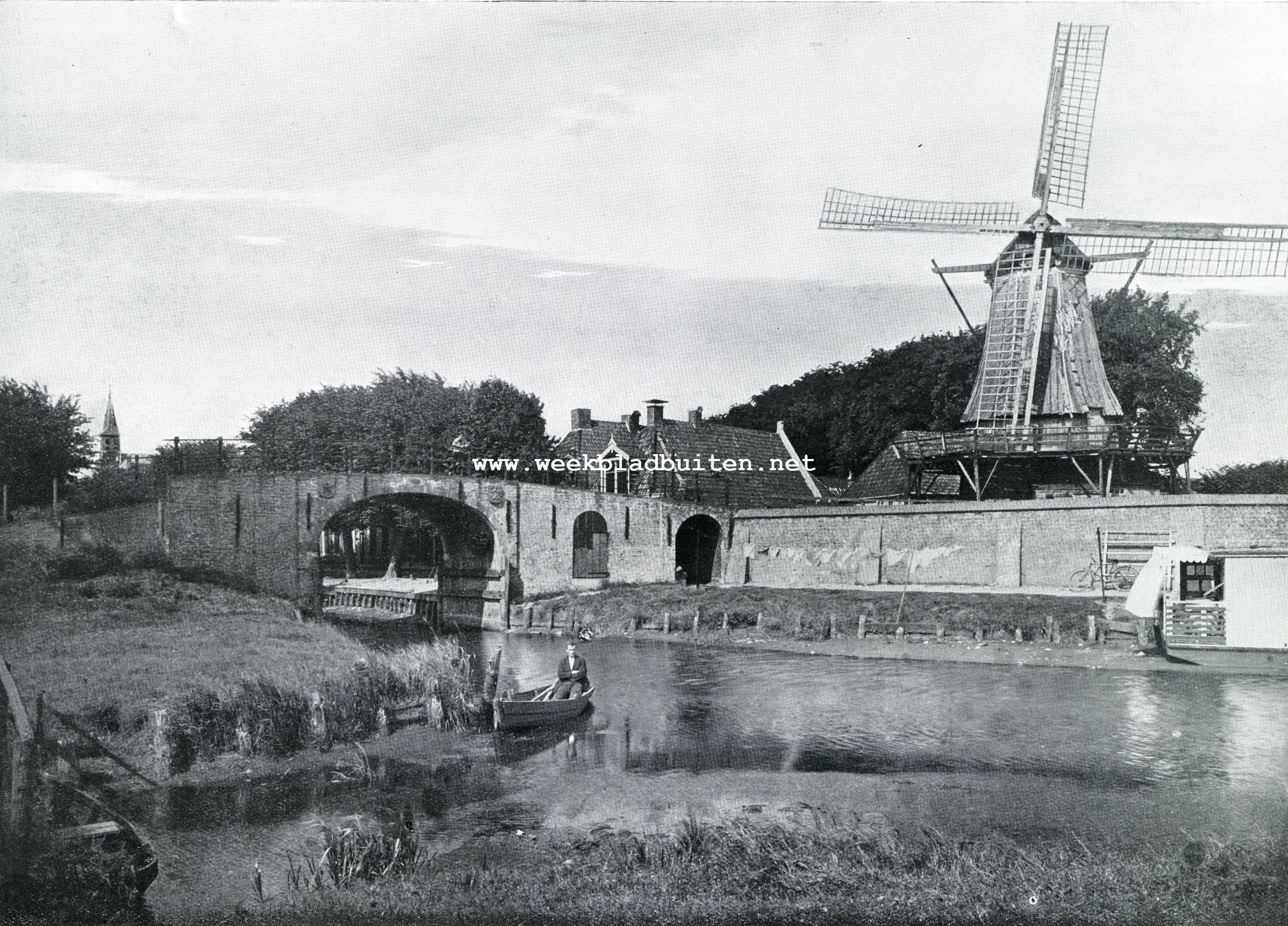 Onder den Brandaris. Gezicht op West-Terschelling en de zee