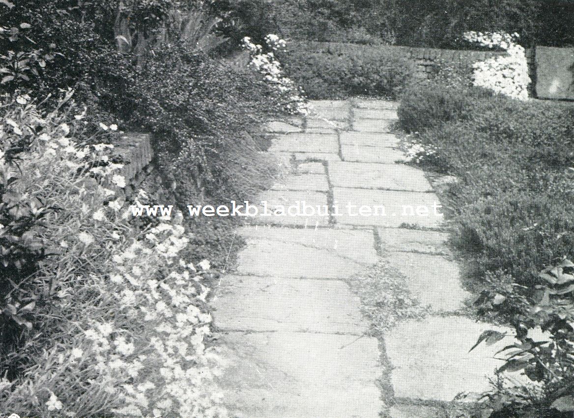 Muurtuinen. Pad van flagstones