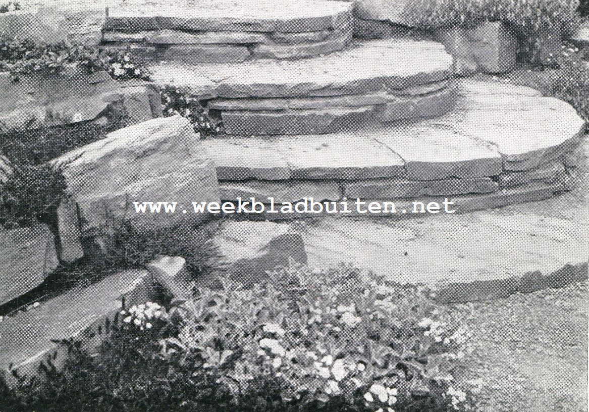 Muurtuinen. Trap in muurtuin