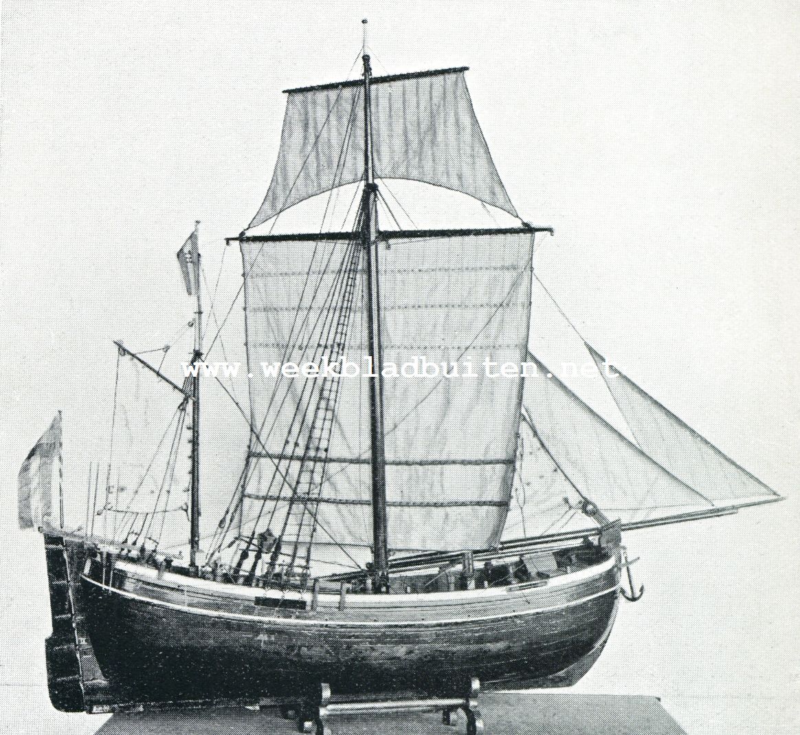 ONZE VISSCHERSVAARTUIGEN. VLAARDINGER VISCHHOEKER (19DE EEUW). Model in het Scheepvaartmuseum te Amsterdam