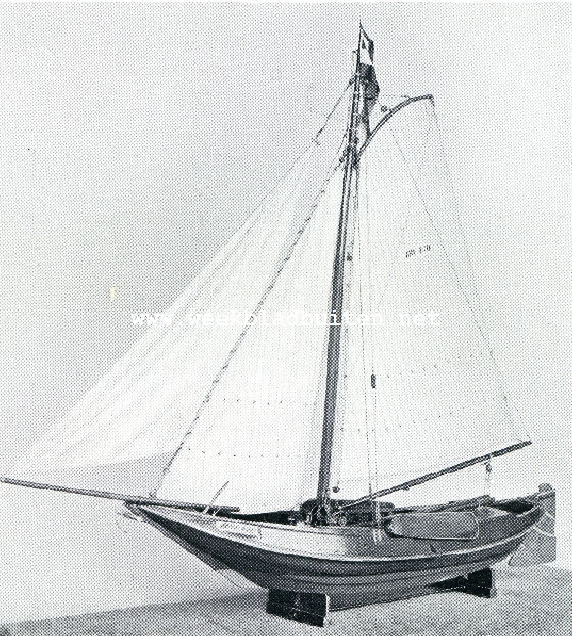 ONZE VISSCHERSVAARTUIGEN. HOOGAARS VAN BRUINISSE  ( 1900). Model in het Scheepvaartmuseum te Amsterdam