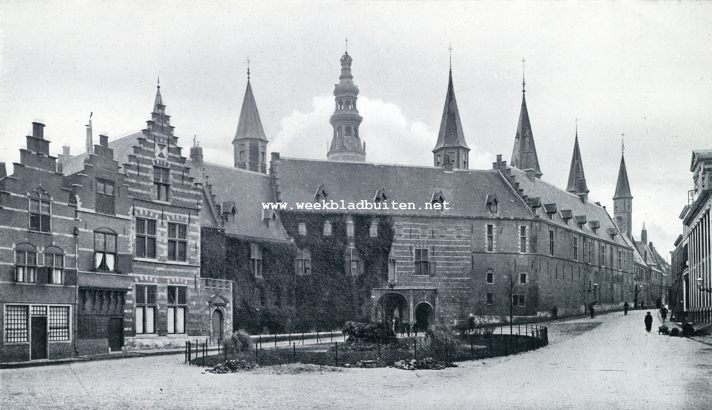 Oud-Middelburg. De Balans te Middelburg, met bijgebouwen