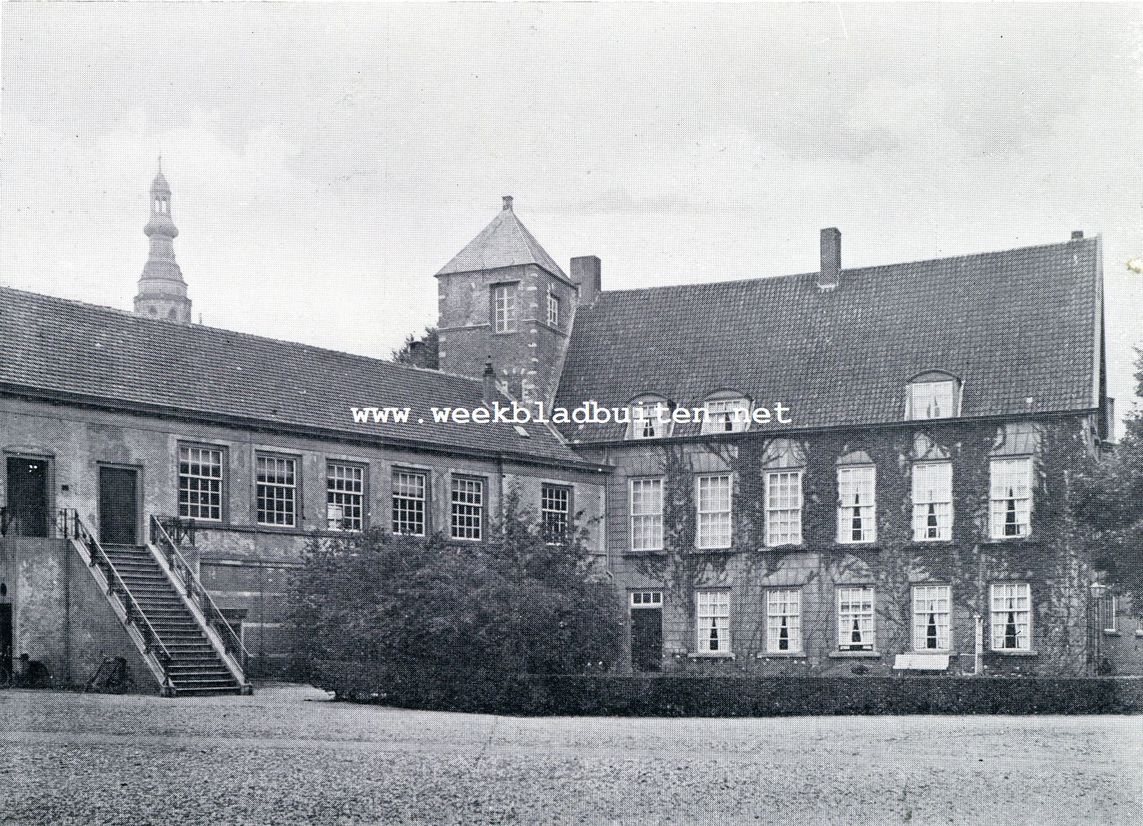 Bij het eeuwfeest van de Koninklijke Militaire Academie. De Koninklijke Academie, het voormalig kasteel, te Breda, de woning van den chef van het militaire hospitaal; zichtbaar is ook de toren, door Jan van Nassau gebouwd