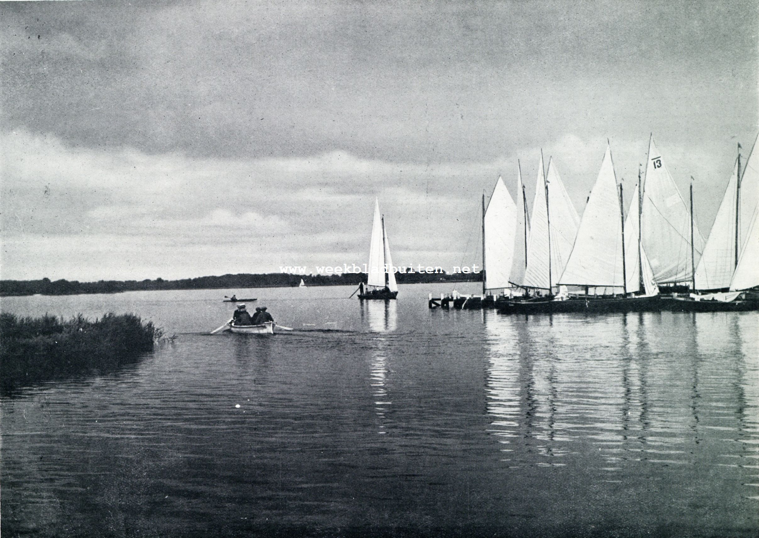 Paterswolde. Schemeravond op het meer