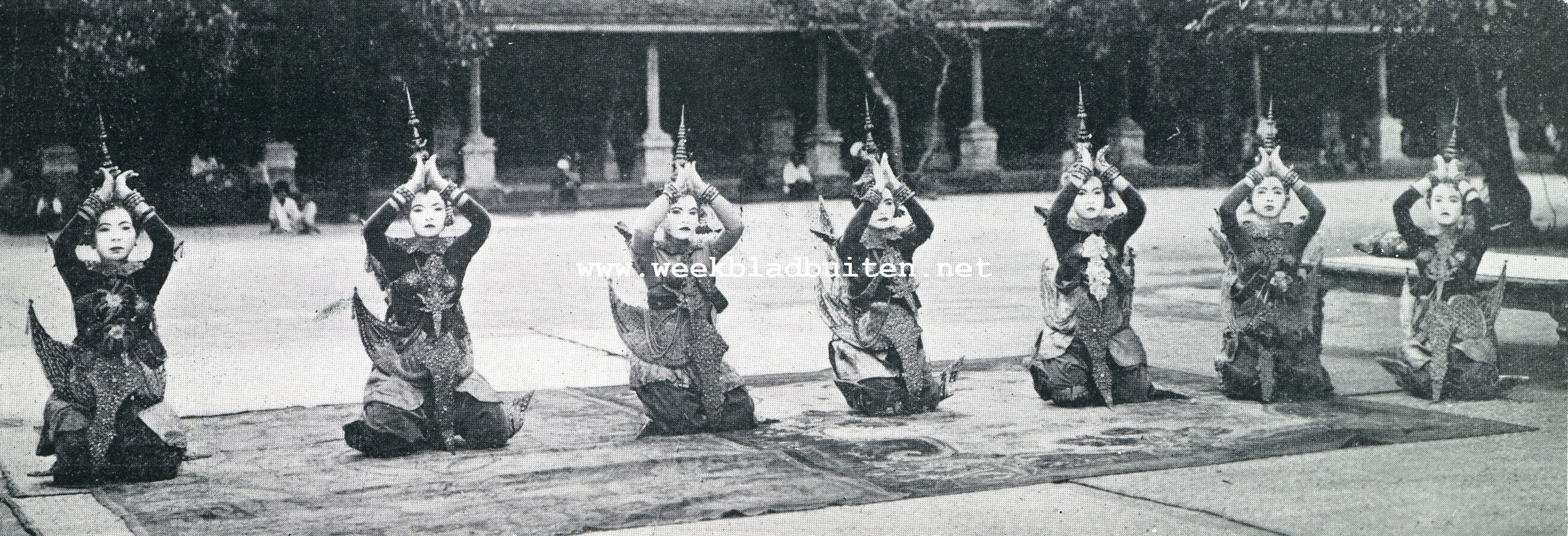 DANSERESSEN VAN SIAM EN CAMBODJA. EEN TRADITIONEELE DANSKUNST