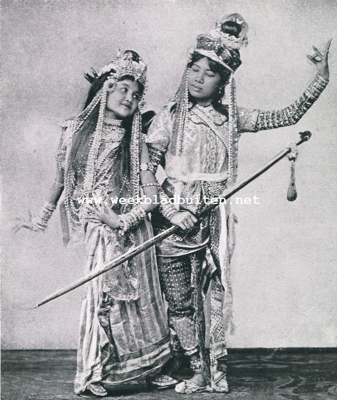 DANSERESSEN VAN SIAM EN CAMBODJA. SIAMEESCHE DANSERESSEN