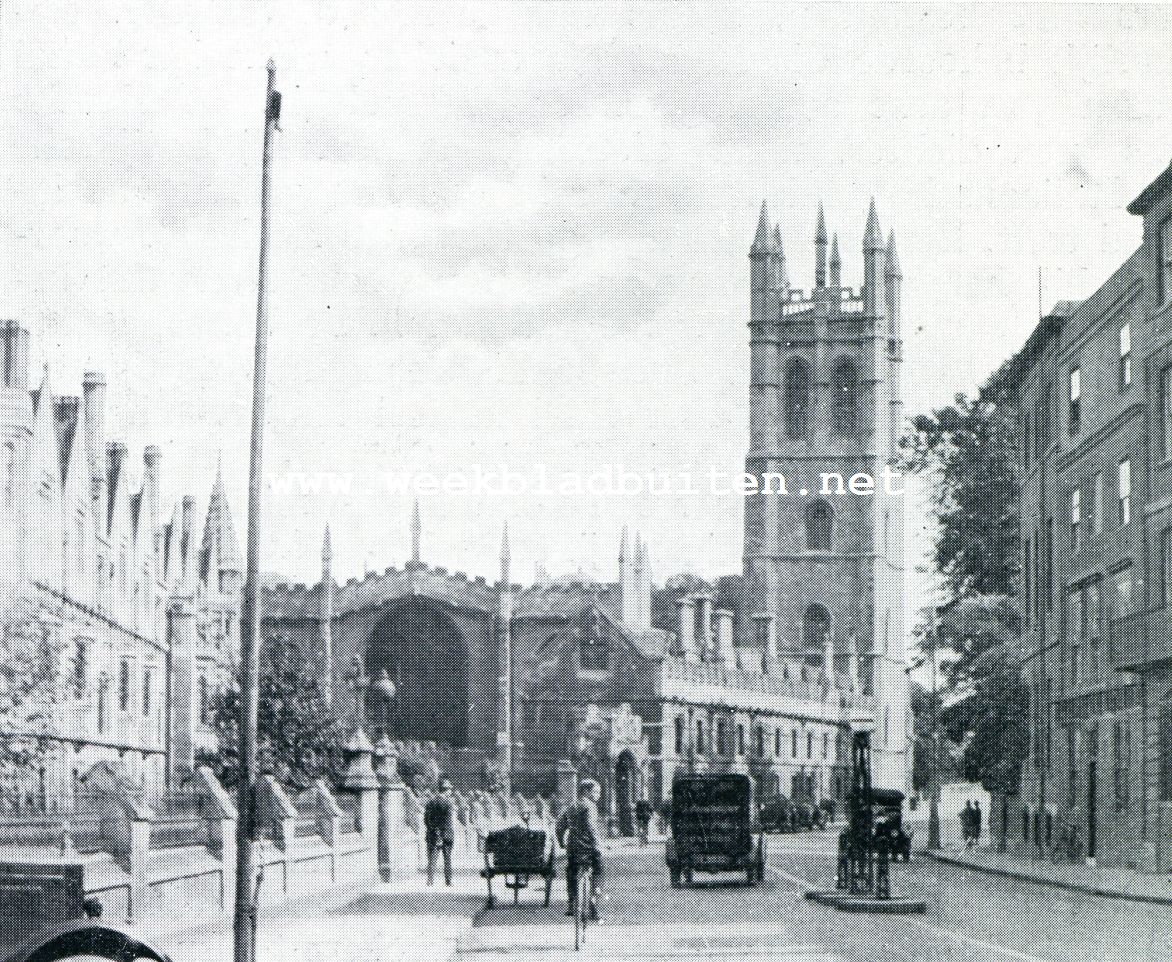 Een toerist in Oxford. Magdalen College