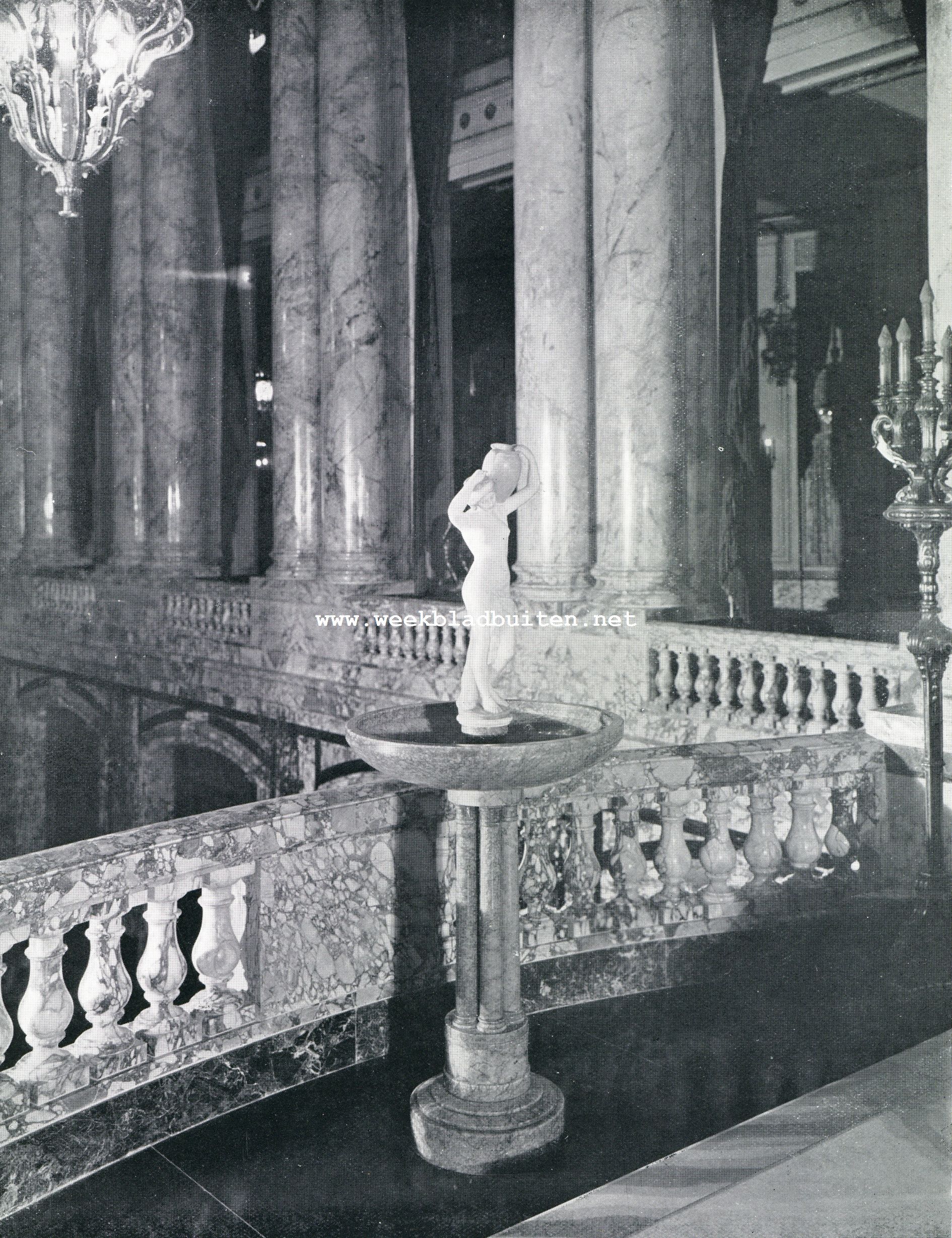 Hollywood, groote hall in het huis der gezusters Talmadge
