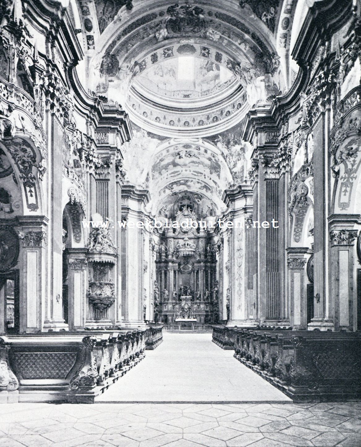 Door de Wachau. Het inwendige van de Kloosterkerk van Melk