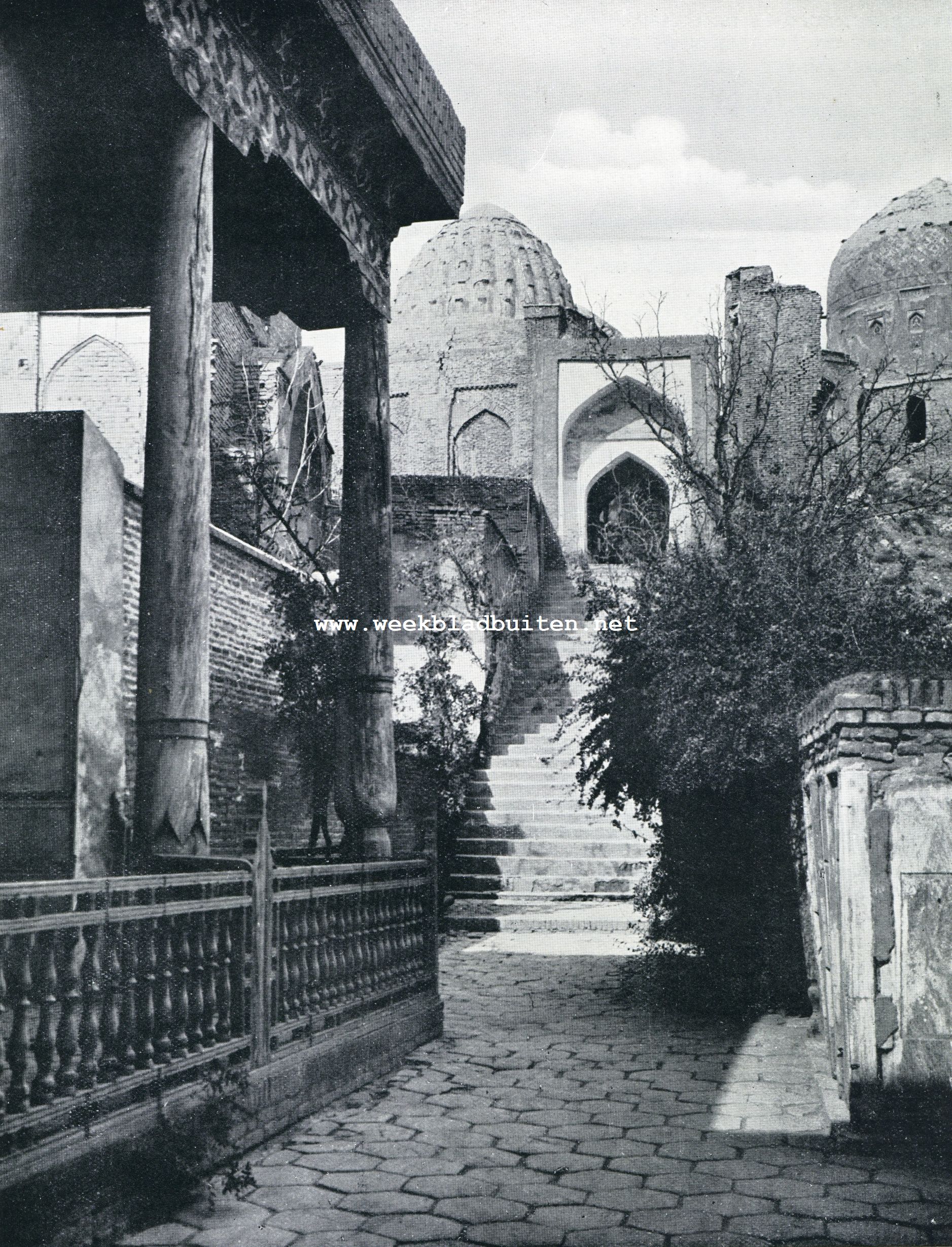 Door Turkestan. De Straat der Graven, Schach Sinda bij Samarkand