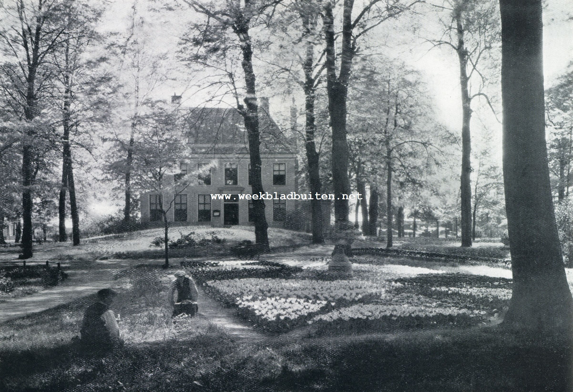 Hillegom. Het Hof van Hillegom. Thans in gebruik als Raadhuis en gemeentesecretarie in het park tulpenbeplanting